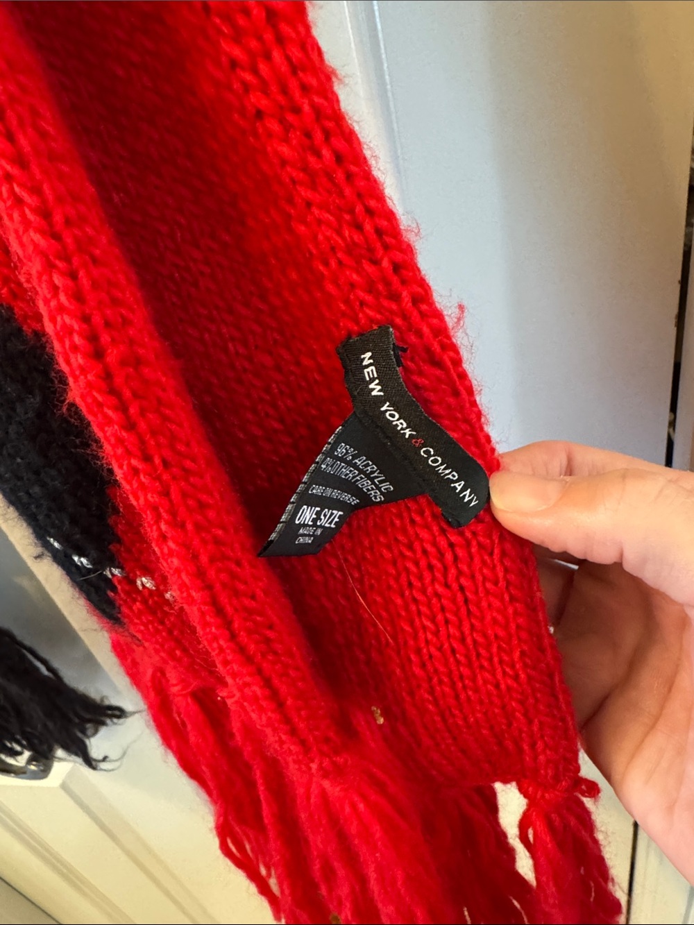 NY&Co Scarves - Black and Red bundle - Picture 3 of 9